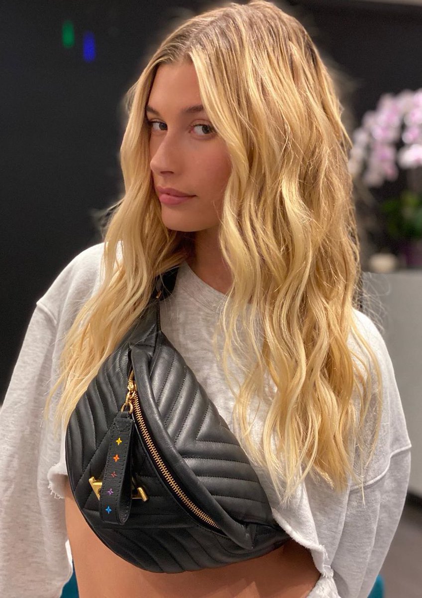 haileybstyle's tweet photo. hailey bieber! https://t.co/ZAu94iN9rB
