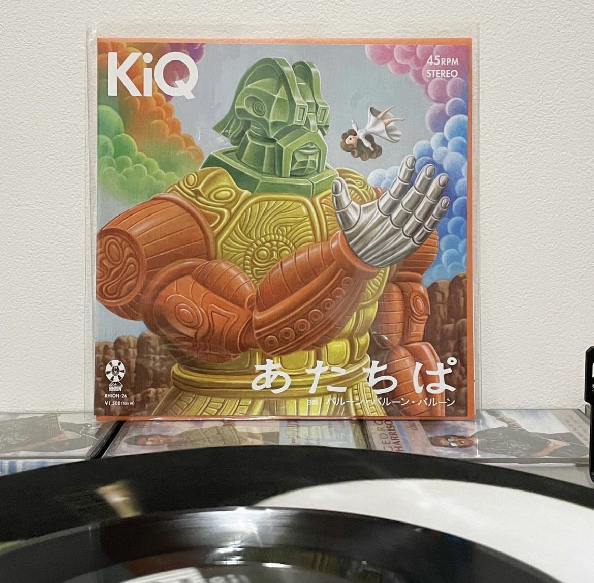 今週土曜お昼はkiss the gambler×KiQの7inchリリース記念ライブです。両バンド同時に観れるまたとない機会(キスギャンもバンドでの出演!)!
僕は物販で7inchを売ります!下北沢440です!
https://t.co/ekcUyaNFcv