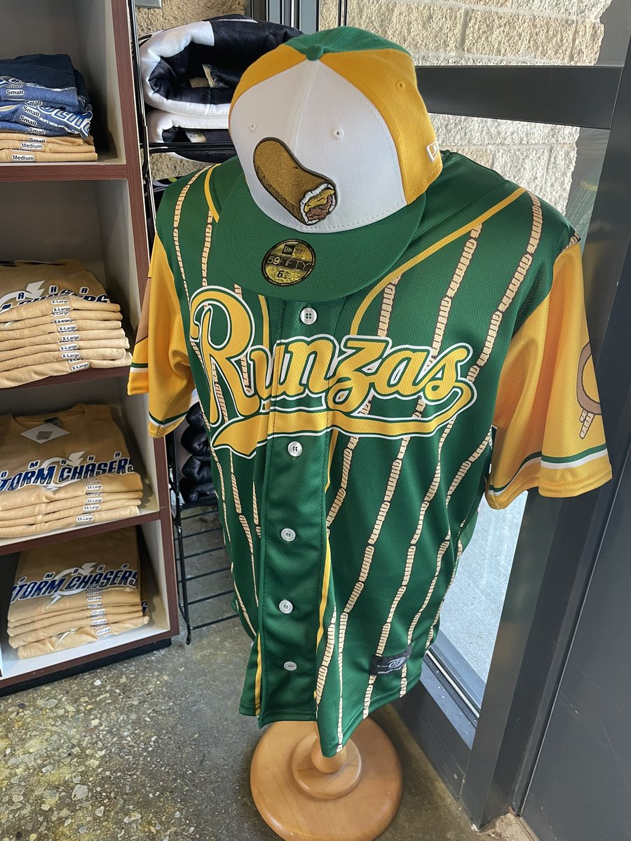 2 more hours for this great deal to see the @OMAStormChasers play in this @Runza ‘look’ Saturday night @WernerPark. #ChasingRoyalty