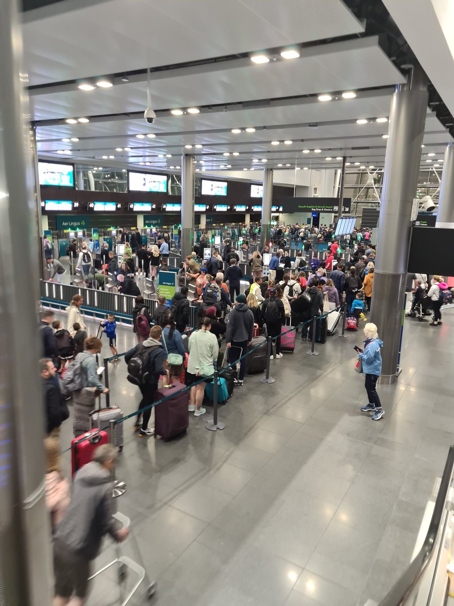 Robbfitz's tweet image. 03.56 in Dublin Airport T2

Going to be a long morning 
#DAA  #DublinAirport