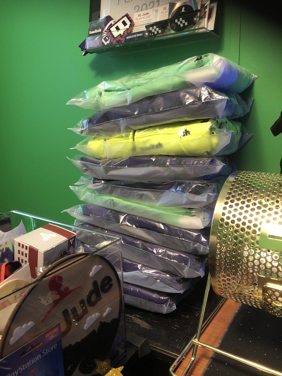 jamsaucey's tweet photo. Final night of St Jude play live. Giving away 10 Twitch hoodies tonight! #stjudeplaylive #twitch #letsgo #forthekids #Livestream #pewpew https://t.co/eGdWcm7hJs