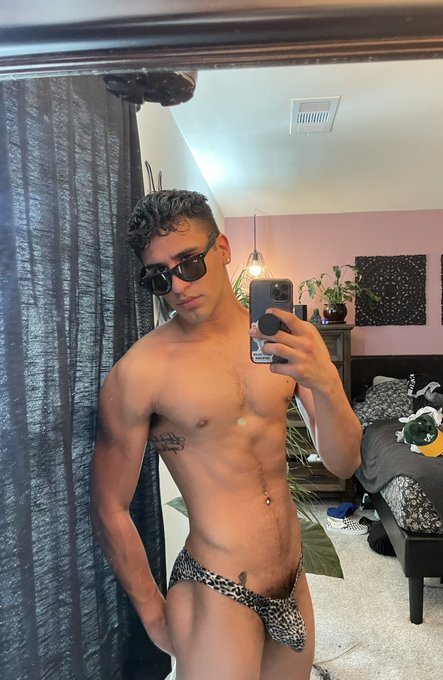 I should wear these to a pool party lol https://t.co/UgJ4vvhSWE
