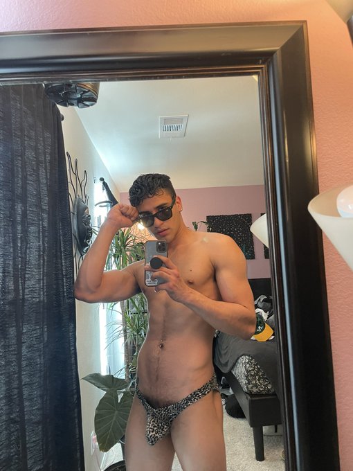 I should wear these to a pool party lol https://t.co/UgJ4vvhSWE