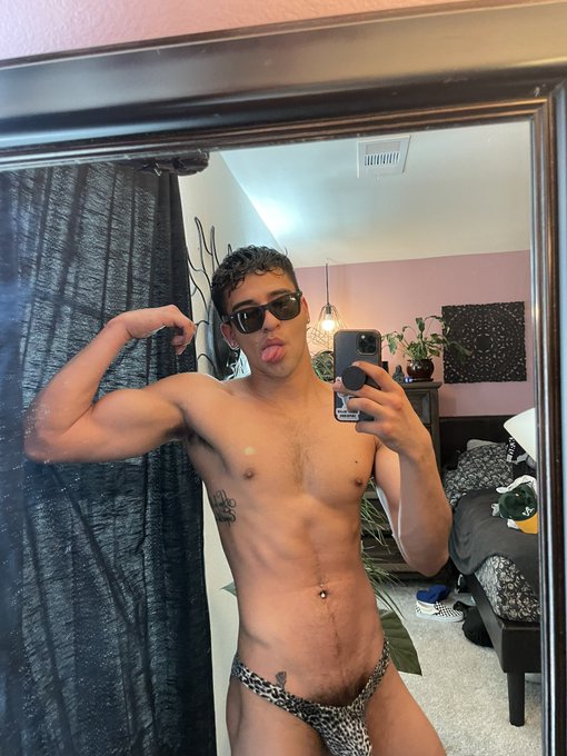 I should wear these to a pool party lol https://t.co/UgJ4vvhSWE