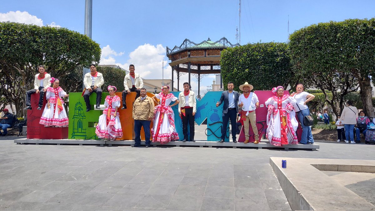 CbtPolotitlan's tweet photo. Nuevamente felicitamos a nuestros estudiantes por su brillante participación en la 🕺 "Demostración de Danza de Educación Media Superior 2022" 💃 en su fase estatal, representado a la Región Poniente de Bachillerato Tecnológico.
#SaberParaCrecer💚🐺💙 https://t.co/nb9jE22Tng