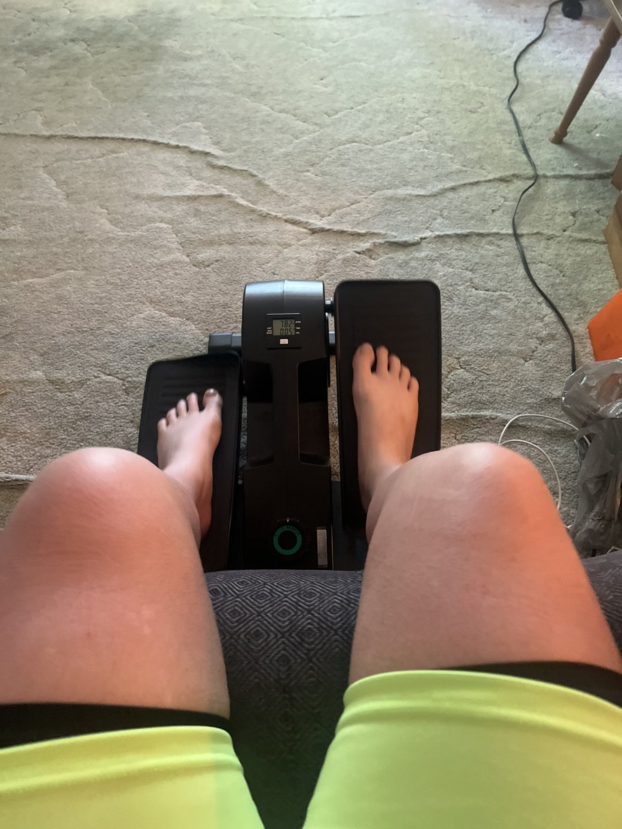 Nrgizr11's tweet photo. #EducatorsONTheMove Day 138 #RWRunStreakEh Day 9. A quick “run” on #Cubii as it was too humid to walk outside then an evening bowls game. All this after my good news #IBeatHodgkinsLymphoma @fit_leaders #BoycottAverage #BeatBleomycinLung #MovementIsMedicine https://t.co/OipLn5W3jd