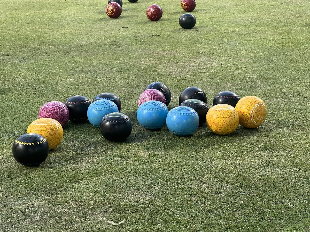 Nrgizr11's tweet photo. #EducatorsONTheMove Day 138 #RWRunStreakEh Day 9. A quick “run” on #Cubii as it was too humid to walk outside then an evening bowls game. All this after my good news #IBeatHodgkinsLymphoma @fit_leaders #BoycottAverage #BeatBleomycinLung #MovementIsMedicine https://t.co/OipLn5W3jd