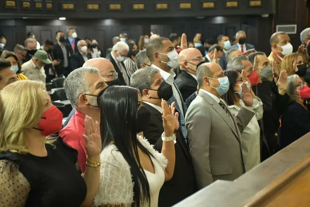 Ginkellys16's tweet photo. 📸#EnFotos|| En Sesión Ordinaria asumí la Vicepresidencia del Grupo de Amistad Parlamentaria entre la República Bolivariana de Venezuela y el Reino de los Países Bajos (Holanda), Agradezco a la Jefatura del Bloque de la Patria y la directiva de la @Asamblea_Ven
#VenAppEnMarcha https://t.co/yCfVGm8BNi
