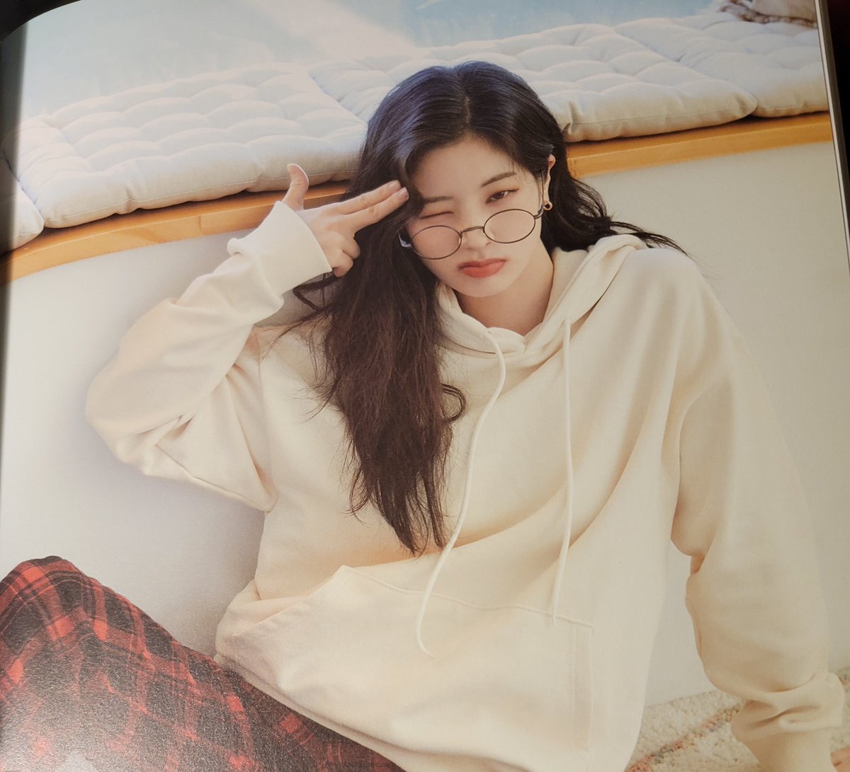 TypoLizzard's tweet photo. 😭 Your honor, I want to marry her. https://t.co/siRn3bpkYK