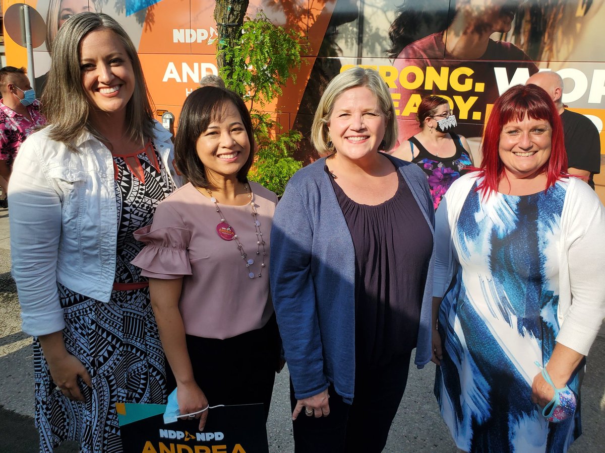 jennkfrench's tweet photo. Great energy in #Whitby as folks welcomed @AndreaHorwath to the #community! Great conversations w new &amp; long-time #NDP supporters. June 2nd, let's elect a Premier who will fix what is broken &amp; ensure a brighter future for Ontario! #StrongReadyNDP #onpoli @WhitbyNDP @santosforajax https://t.co/i0PxwyWXgo