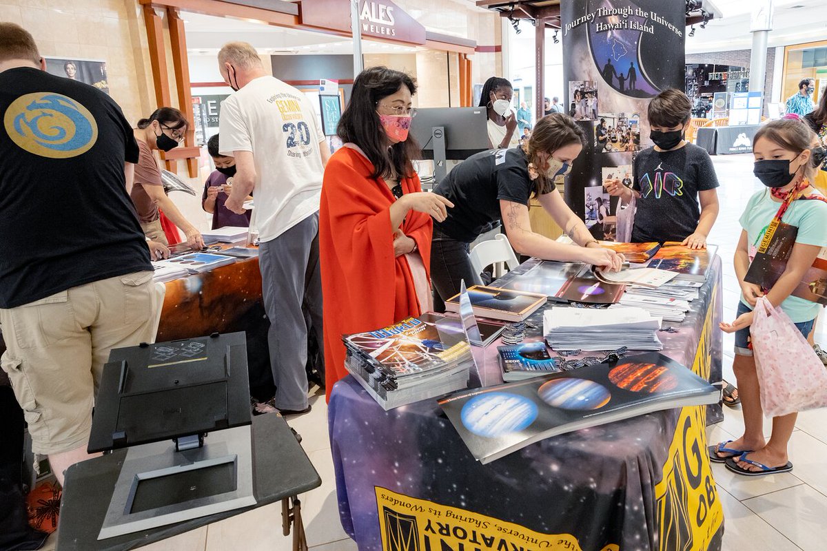 NOIRLabAstro's tweet image. Mahalo nui to all for coming out for #AstroDay Hawai‘i! The #NOIRLab staff enjoyed seeing everyone, giving out astro kits, and answering questions. We look forward to next year. 

Read more: noirlab.edu/public/announc… 

@GeminiObs @maunakeaobs 

Credit: NOIRLab/NSF/AURA/J. Pollard