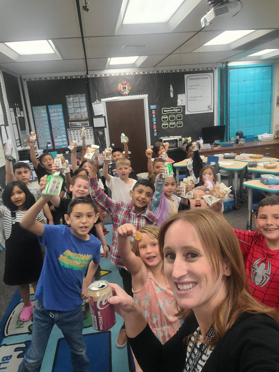 Today for our 10 Day Balloon Countdown I had students eat lunch with me. We said "cheers" to a wonderful year. I loved that a few cheered with their chicken nuggets or cornbread muffin 🤣