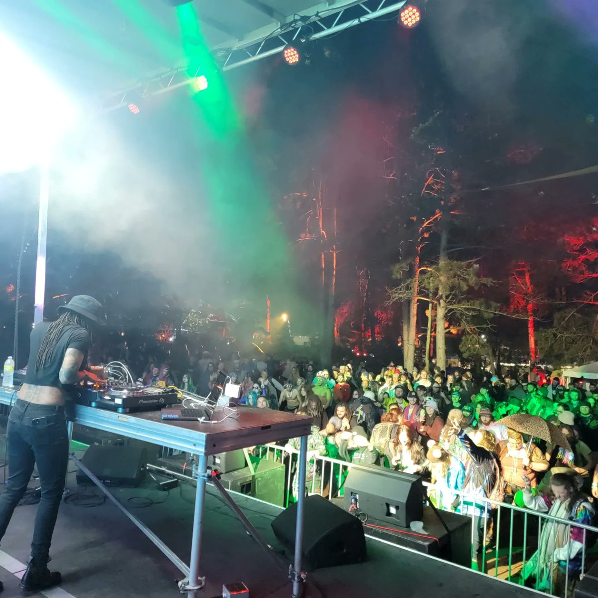 PROTBA's tweet photo. Yee. What a great time. More content coming soon. ๐
#A2 #Peekaboo #Sphongle #ChicagoFarmer #JaikWillis #SonicPortal #ManicFocus #Dogma #AhaundredDrums #Wreckno #SCAMP22 #SummerCampMusicFestival #TBAPro https://t.co/Y6cp4AvLxJ