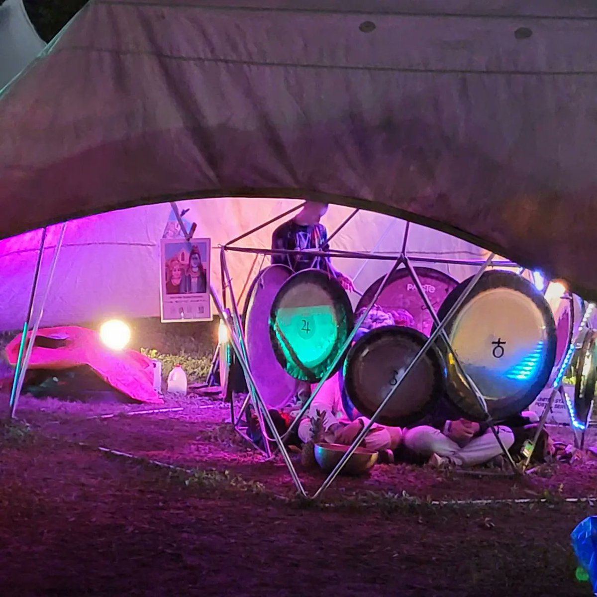 PROTBA's tweet photo. Yee. What a great time. More content coming soon. ๐
#A2 #Peekaboo #Sphongle #ChicagoFarmer #JaikWillis #SonicPortal #ManicFocus #Dogma #AhaundredDrums #Wreckno #SCAMP22 #SummerCampMusicFestival #TBAPro https://t.co/Y6cp4AvLxJ