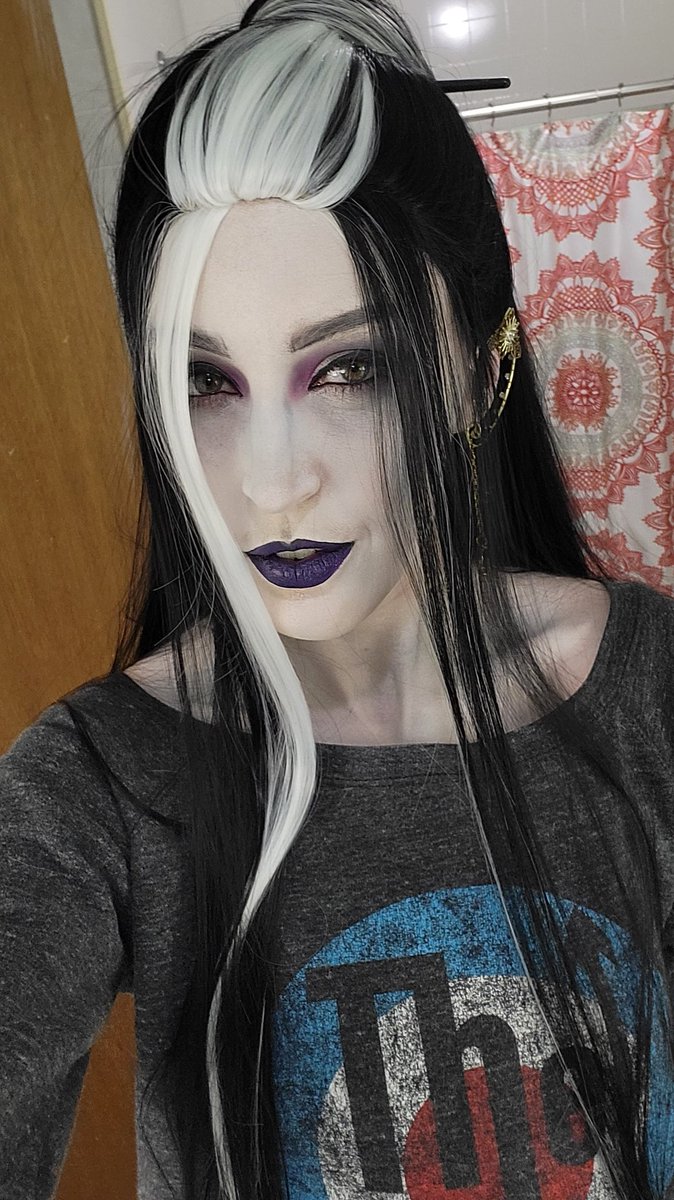 Wasn't planned but I needed to give my fingers a rest from embroidery so make-up test for Laudna happened tonight.  Luckily I had pretty much everything in my kit. Pretty happy with the outcome. Now to finish the rest. 

Laudna character of <a href="/Marisha_Ray/">Marisha Ray</a> from <a href="/CriticalRole/">Critical Role</a>