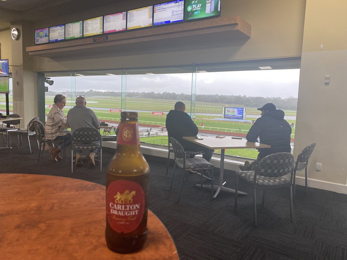 🍷🍷🍷#bloodymelbourneweather