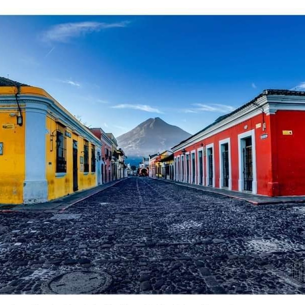 La Antigua Guatemala y el Volcán de Agua.
Fotografía: Estuardo Gonzalez.