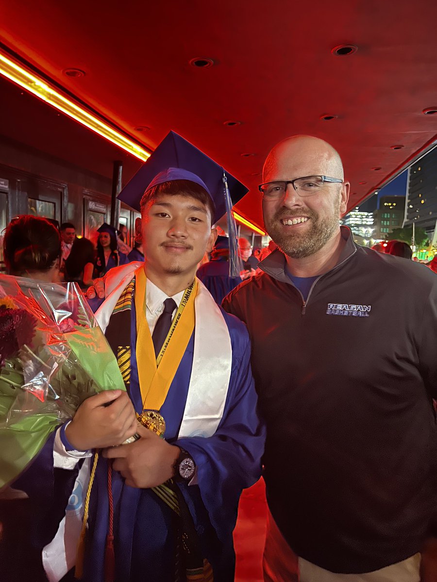 Husky Hoops tweet media