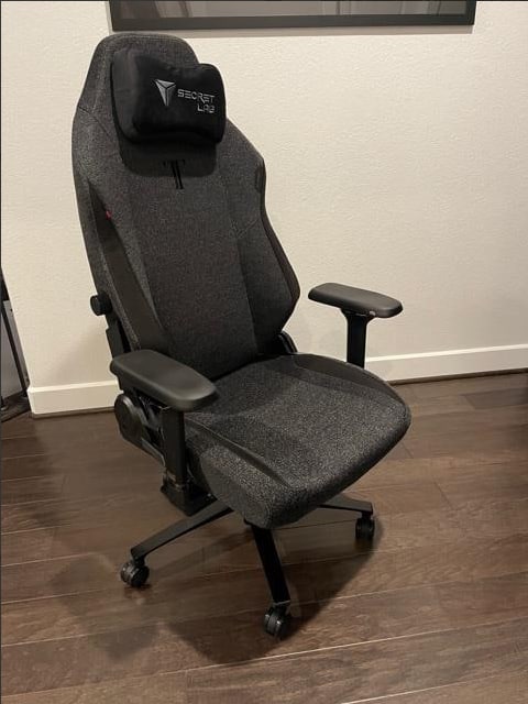 jsamulaitis's tweet photo. Hey check out my new #secretlab chair https://t.co/Offr0fpufa
