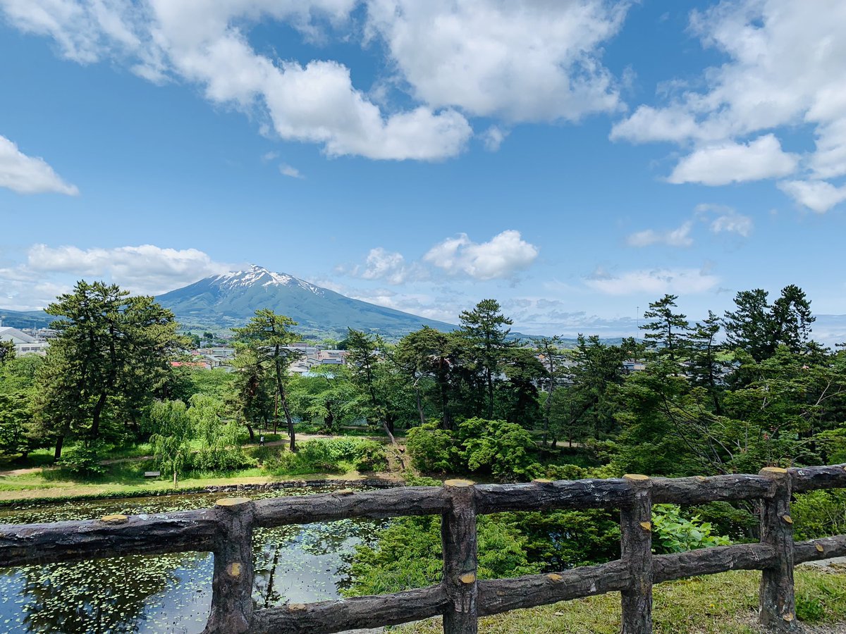 Abundantia's tweet photo. 朝起きて弘前城行きたいと思い
無事着きました😇
 #一人旅
 #青森県
 #弘前城
 #弘前市
 #岩木山
 #絶景
 #自然
 #空気美味しい https://t.co/sub2FFTNps