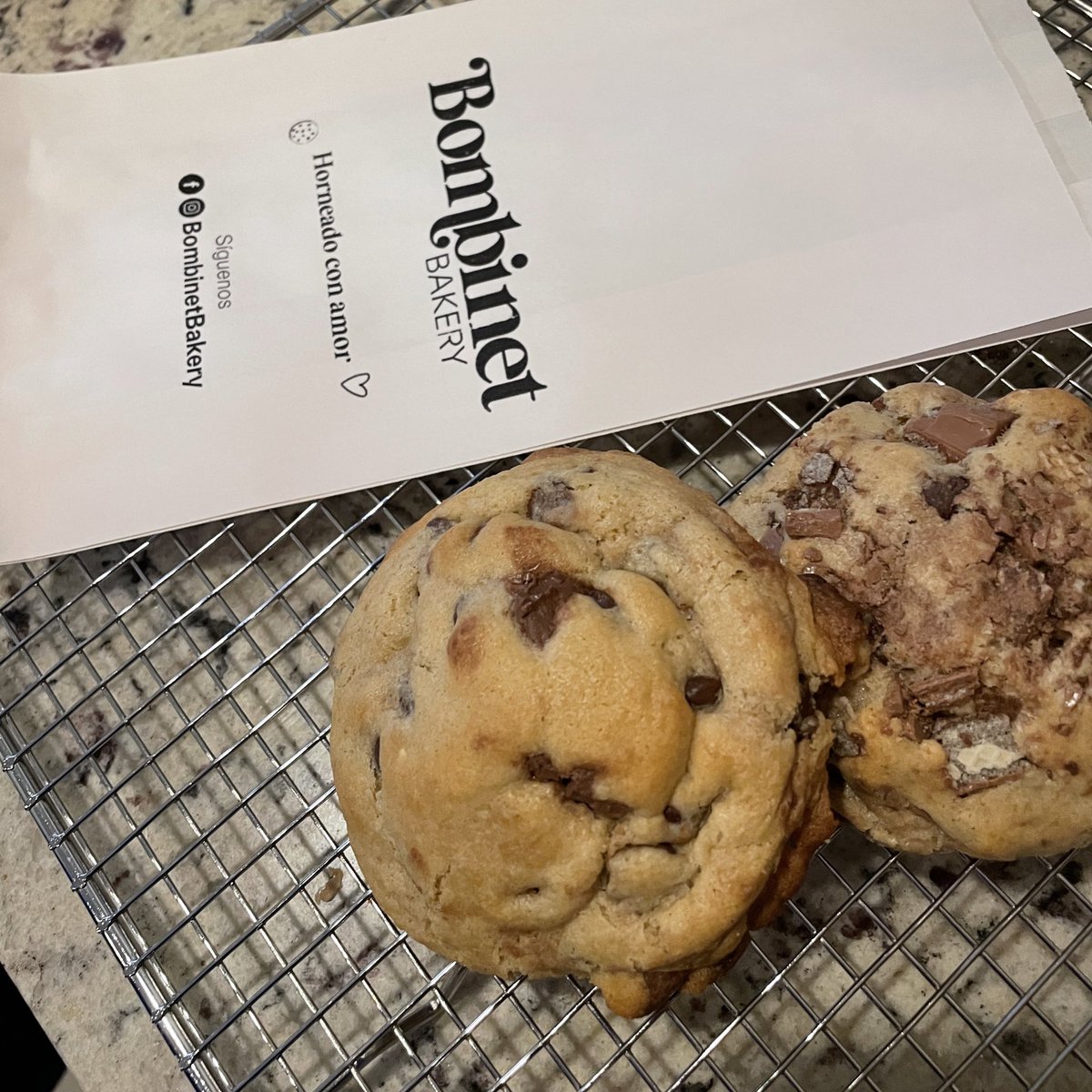 Si están en Puebla, sigan a mi nuevo bebecito emprendedor: 📲 instagram.com/bombinetbakery…

Las hago con mucho amorcito 🫶🏼✨💖