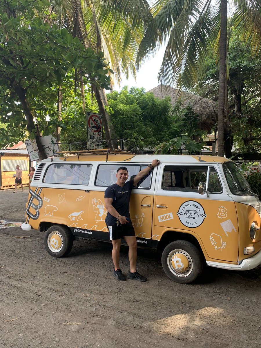 romanmartinezc's tweet photo. @labitcoineta on the road!!! 🇸🇻🇸🇻⚡️⚡️⚡️ #Bitcoin education for everyone!⚡️ https://t.co/4CnK3OfIZM