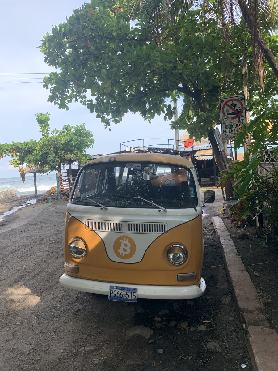 romanmartinezc's tweet photo. @labitcoineta on the road!!! 🇸🇻🇸🇻⚡️⚡️⚡️ #Bitcoin education for everyone!⚡️ https://t.co/4CnK3OfIZM