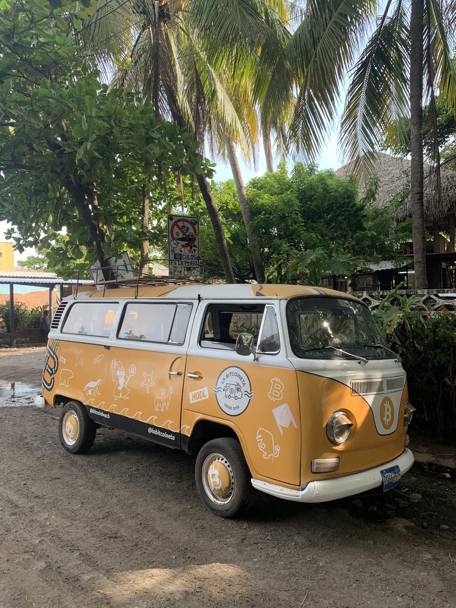 romanmartinezc's tweet photo. @labitcoineta on the road!!! 🇸🇻🇸🇻⚡️⚡️⚡️ #Bitcoin education for everyone!⚡️ https://t.co/4CnK3OfIZM