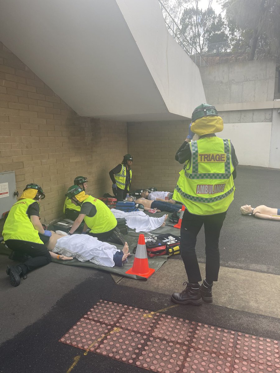 FlindersParamed's tweet photo. Today is our annual mass casualty incident training session for 3rd year #paramedicine students @Flinders #MCI https://t.co/s4DXp2Tj3m