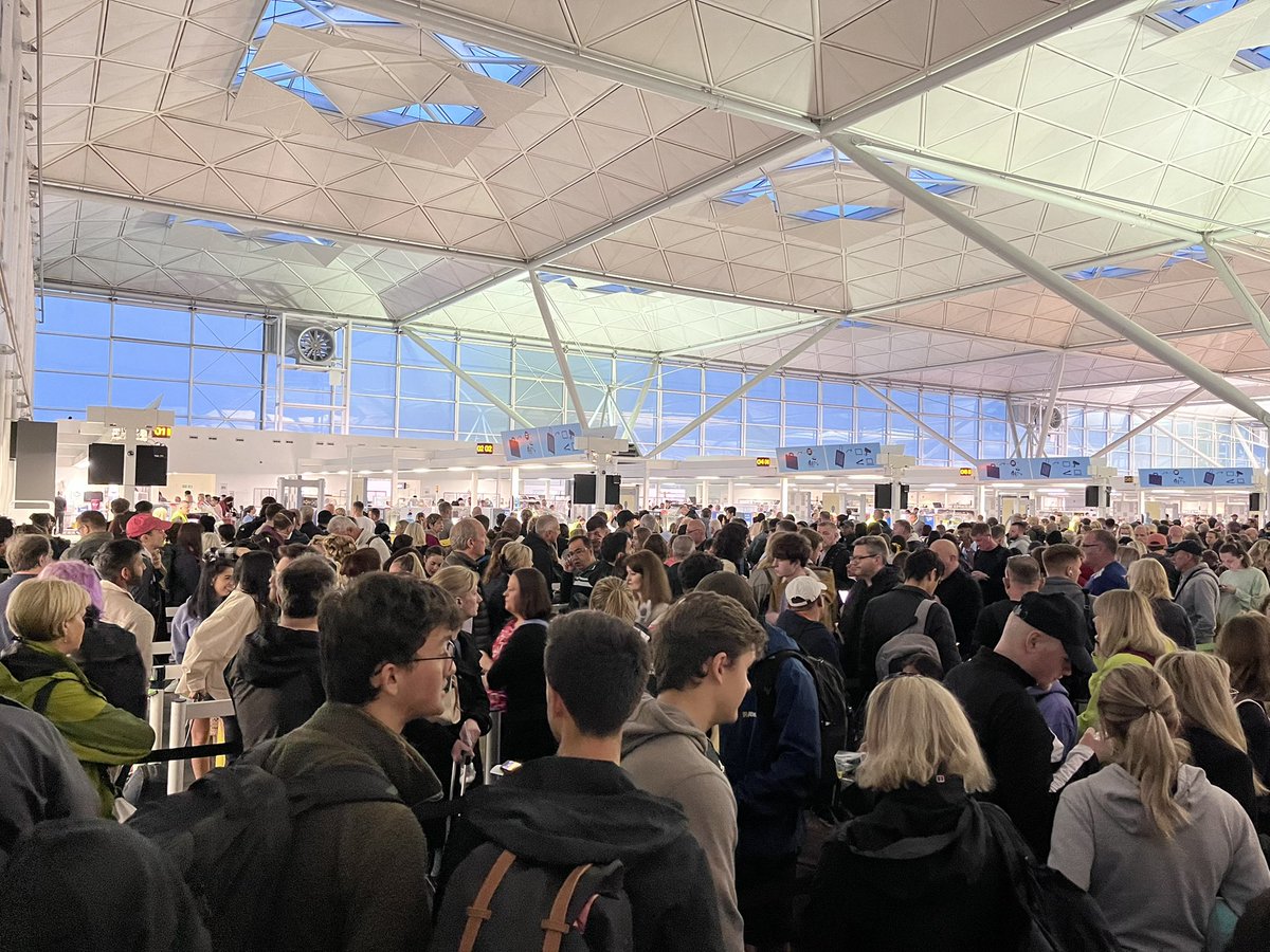 JaggerG's tweet photo. @BBC_HaveYourSay @STN_Airport security queues so full already it’s not even possible to pass through the ticket check gates to join the queue. At least it’s moving but the airport are still selling fast track tickets for a non existing fast track. https://t.co/SYu1tyWmnw