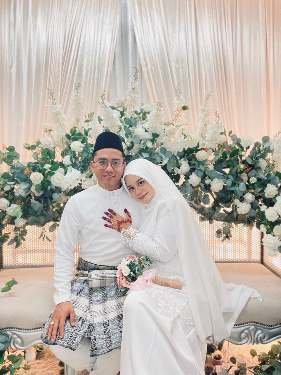 aqlnblaaaa's tweet photo. I married my bestfriend.❤️ https://t.co/QpF1GVpaqL