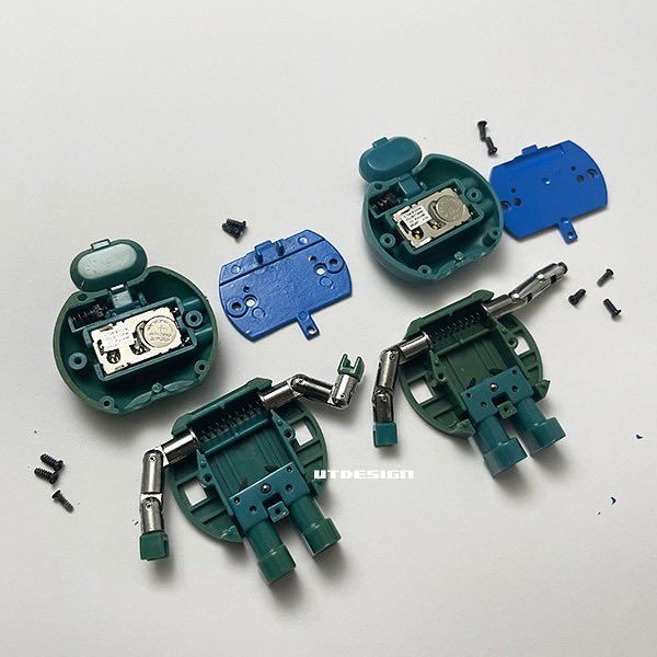utdesign's tweet photo. 青トキマ、ケース、外箱、取説付きを入手!これでトキマはフルセットコンプリートだ、な事サイトにアップしました。
https://t.co/c7sP188epa
#トキマ #デジロボトキマ #tokima #digirobotokima https://t.co/NT0IhV88mD