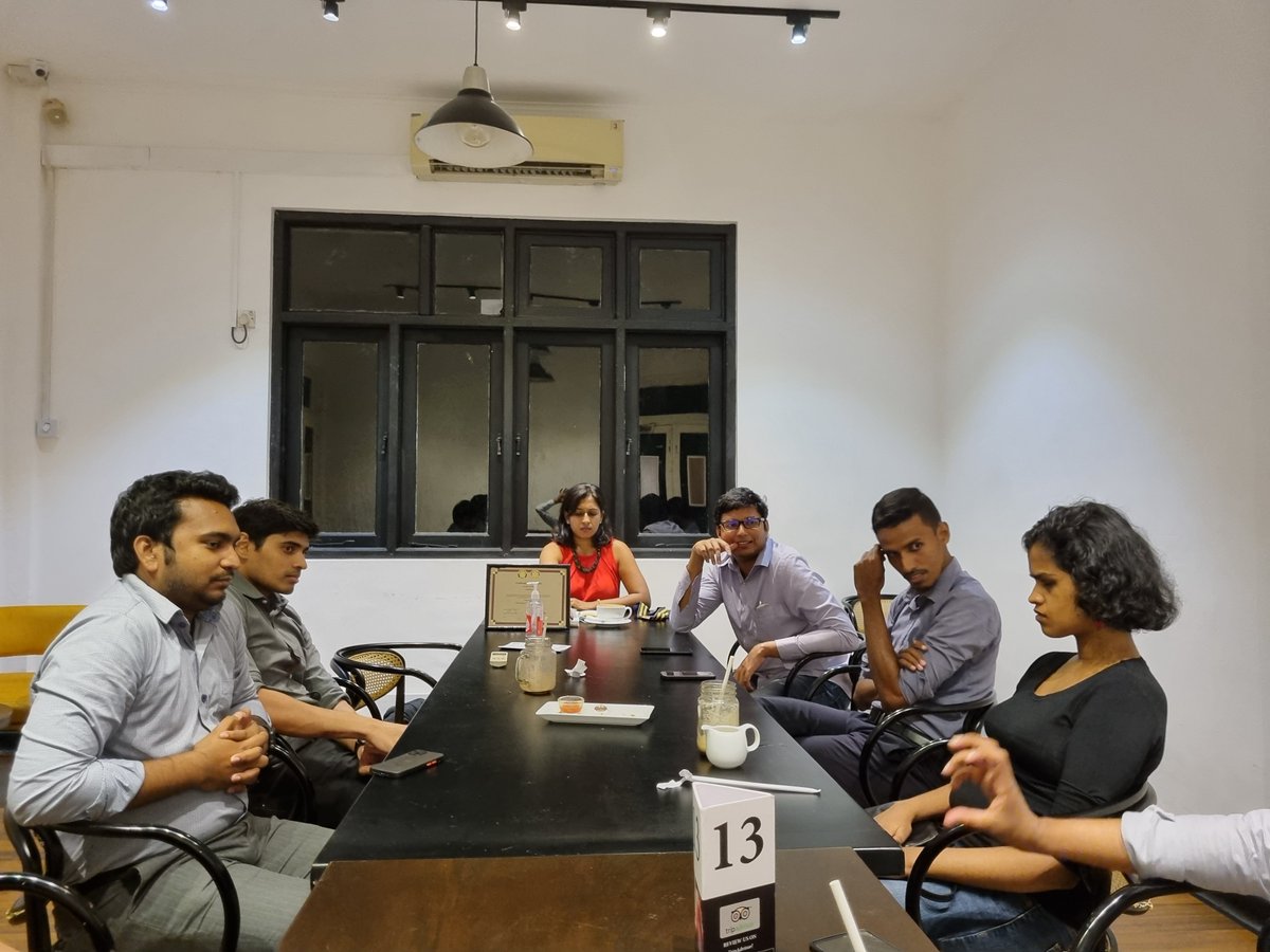 Chedliya's tweet image. Last evening @RotaractColombo organised a Business Referral Project to help members and their organisations amidst this crisis to facilitate networking and share knowledge 
#SriLankaEconomicCrisis #SriLankaCrisis #careerdevelopment #youth #rotaract