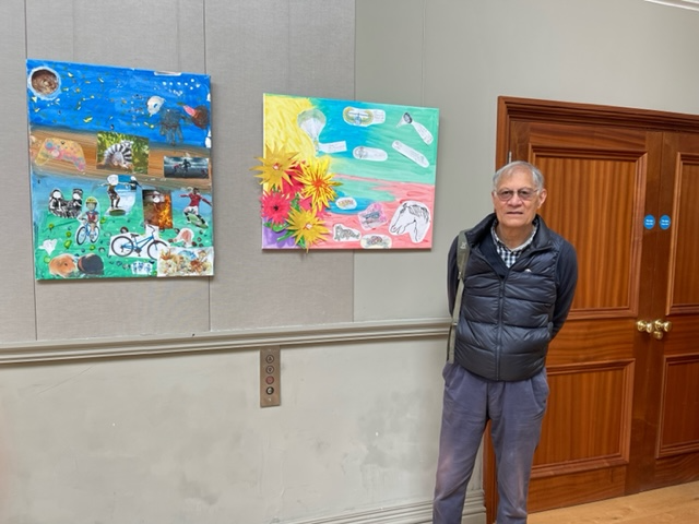 AgeUKWyvern's tweet photo. Great to see members of our Malvern Link Dementia Meeting Centre made it to our Creative Friends Exhibition last weekend, to view their artwork π§‘.
#WorcestershireHour #MalvernHillsHour #CreativeFriends #ageuk #ageukwmh #thursdayvibes #art #ThursdayThoughts #thursdaymotivation https://t.co/hQzAQwbaha