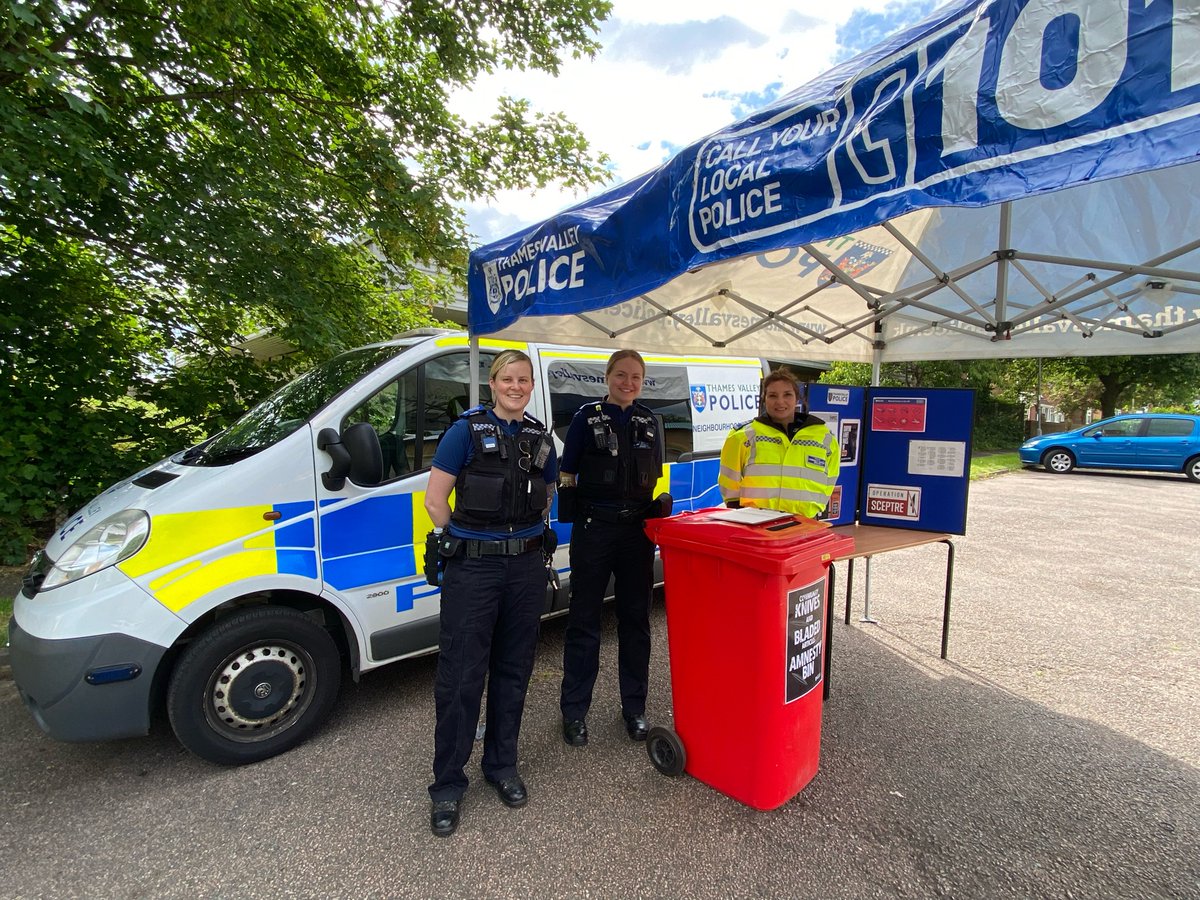 tvp_mk's tweet photo. โผ๏ธ Weapon Amnesty โผ๏ธ
We are here for the next 4 HOURS!!
โช Location: The Frank Moran Centre, Melrose Avenue, Bletchley
๐ฐ๏ธ Time: 10am-2pm
Come down and visit us today! ๐
#KnivesRuinLives #C7873 #C9439 #C9627 #P884 #P7582 https://t.co/ab9C0sN9oh