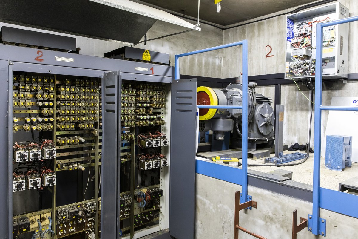 BuLilleSHS's tweet photo. #MaBUSHS♥
#insolite La machinerie des ascenseurs de la BU SHS. https://t.co/4ltDb0aB1p