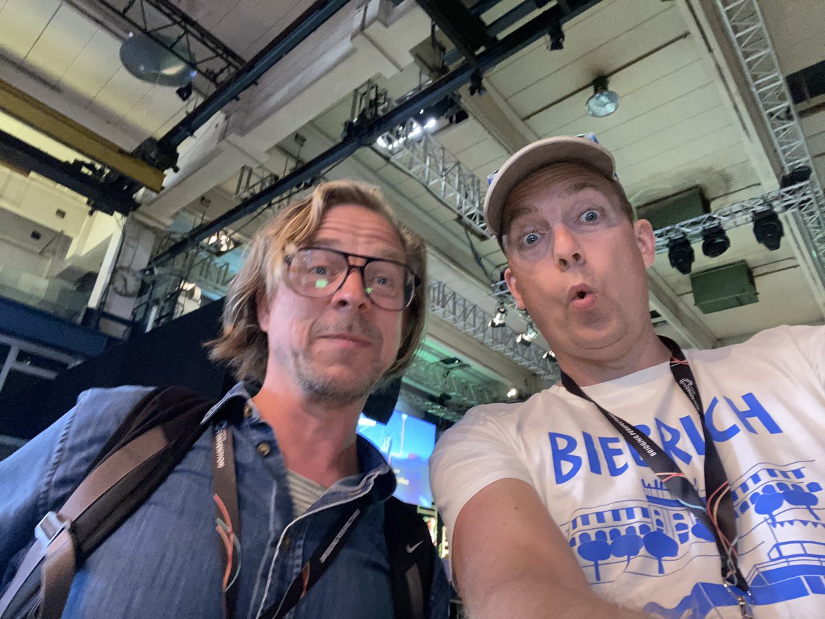 @markus_boehm_trifft <a href="/HR_ARTiXt/">Sebastian Sellinat lebt #Zuversicht</a>: ARTIST trifft HRARTIST auf der #CoCon22

#personalbranding 
#people 
#innovation 
#transformation