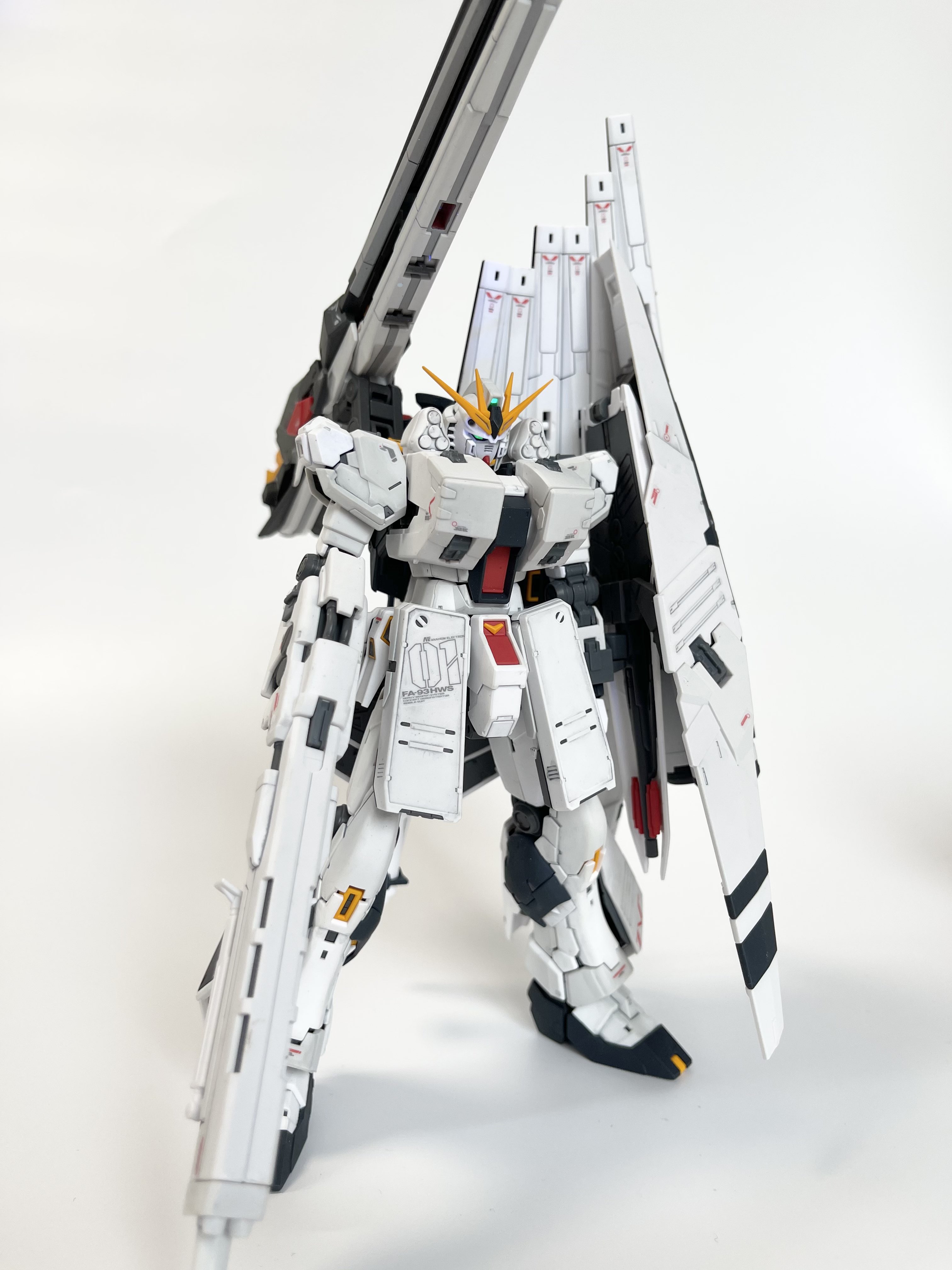 ガンプラ　全塗装完成品　νガンダムHWS ロングレンジフィンファンネル装備 ガンプラ 全塗装完成品 νガンダムHWS ロングレンジフィン