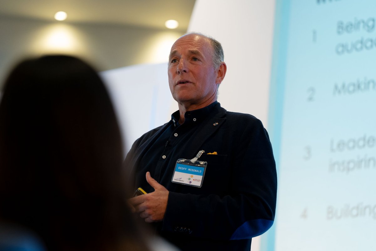 YusenLogisticsE's tweet photo. We heard from some truly inspirational and motivating speakers @GeoffMacDonald & John Harvey at our #YLUKLeadershipConference. Our @Follow_ILG colleagues Kelly Kennard & Tom Ashley shared insights and we also celebrated colleagues with truly deserved awards. #connectingforchange https://t.co/BN4TKGbMUL