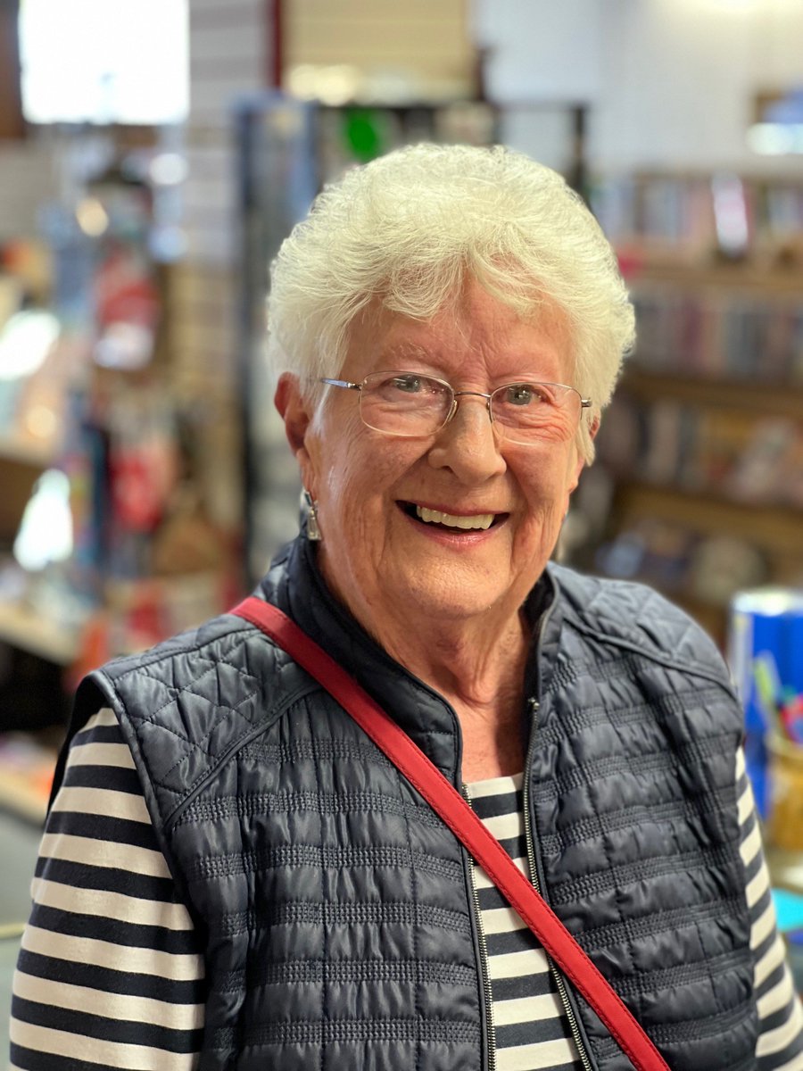 GuernseyAdvice's tweet photo. Liz has volunteered at CAG for an amazing 33 years! She started as an adviser but is now Chair of ‘The Friends of Citizens Advice’ celebrating 20 years of fundraising. Thank you, Liz &amp; all The Friends, for your continued support. #VolunteersWeek #volunteer #citizensadviceguernsey https://t.co/DEyJdXxckf