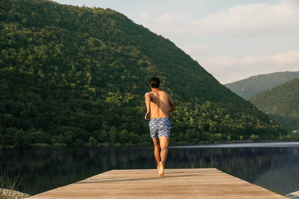 Go have some fun, with the right style. Discover our Blue Reflections collection at bit.ly/BoggiMilano_SS…

#BoggiMilano #SS22 #BeTogether #sustainablepackaging
