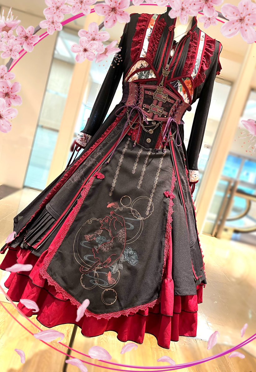 ozz☆ozz on☆赤×黒☆アシンメトリースカート☆ゴスロリ☆ロリータ RT @ozz_shizu_hama: 猫🐈‍⬛遊びスカート 安定の黒赤❣️ 裾のフリル