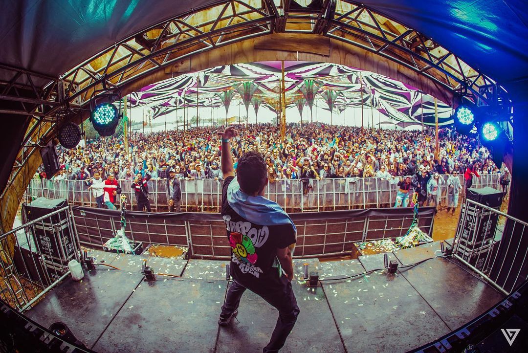 AltezaRecords's tweet photo. Brazil We Love You! 
🎶💛🇧🇷💚🎶
#AltezaBooking @KobiBlastoyz #CyclusFestival #TryPsy #GoodVibesOnly https://t.co/7ADzCssOmh