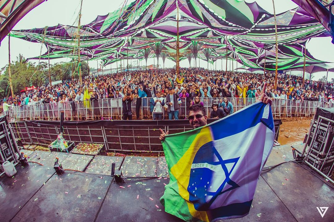 AltezaRecords's tweet photo. Brazil We Love You! 
🎶💛🇧🇷💚🎶
#AltezaBooking @KobiBlastoyz #CyclusFestival #TryPsy #GoodVibesOnly https://t.co/7ADzCssOmh