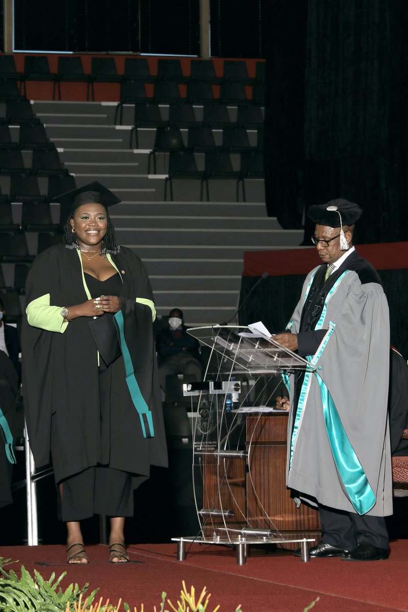 zannie_lmn1's tweet image. A @UFSweb alumni ❤️💙 #OnlyAKovsieKnowsTheFeeling
#makingeducationfashionable