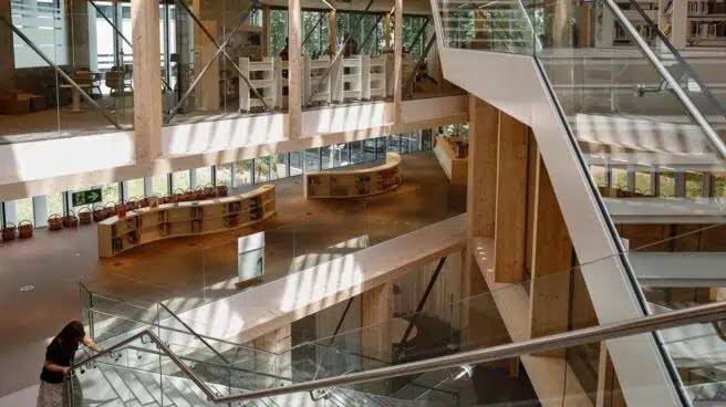 QueLeer's tweet photo. La tercera biblioteca más grande de #Barcelona 🇪🇸, la inaguraron hace unos días y lleva el nombre de Gabriel García Márquez. 
📍Distrito de Sant Martí.

#CadaLecturaEsUnViaje https://t.co/OVRtAfZYXR