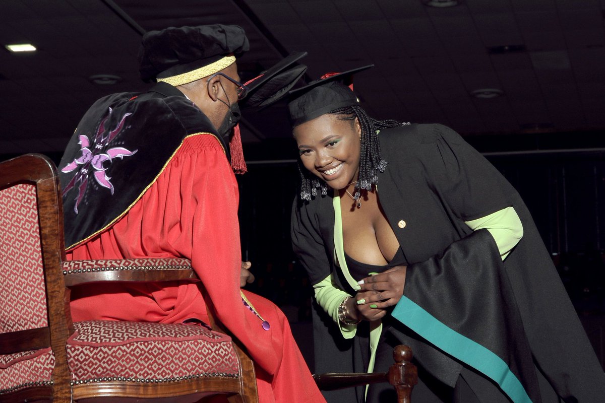 zannie_lmn1's tweet image. A @UFSweb alumni ❤️💙 #OnlyAKovsieKnowsTheFeeling
#makingeducationfashionable
