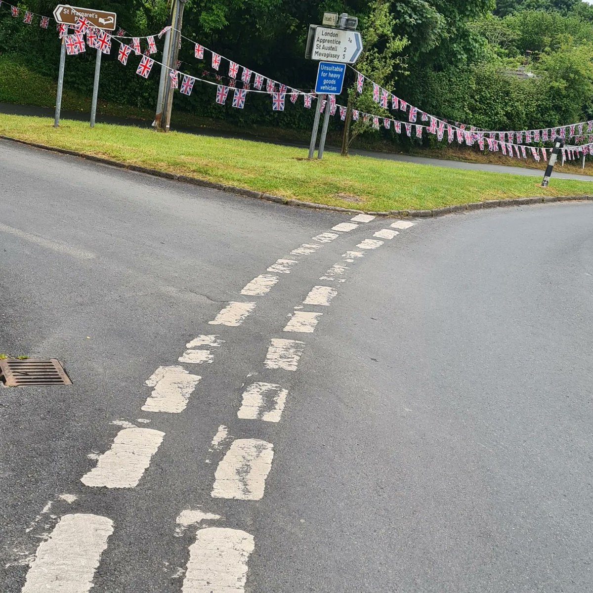 Kernow_Trucker's tweet photo. #HuntingTheBunting in #polgooth
@piratefm https://t.co/1OLpQGItZw