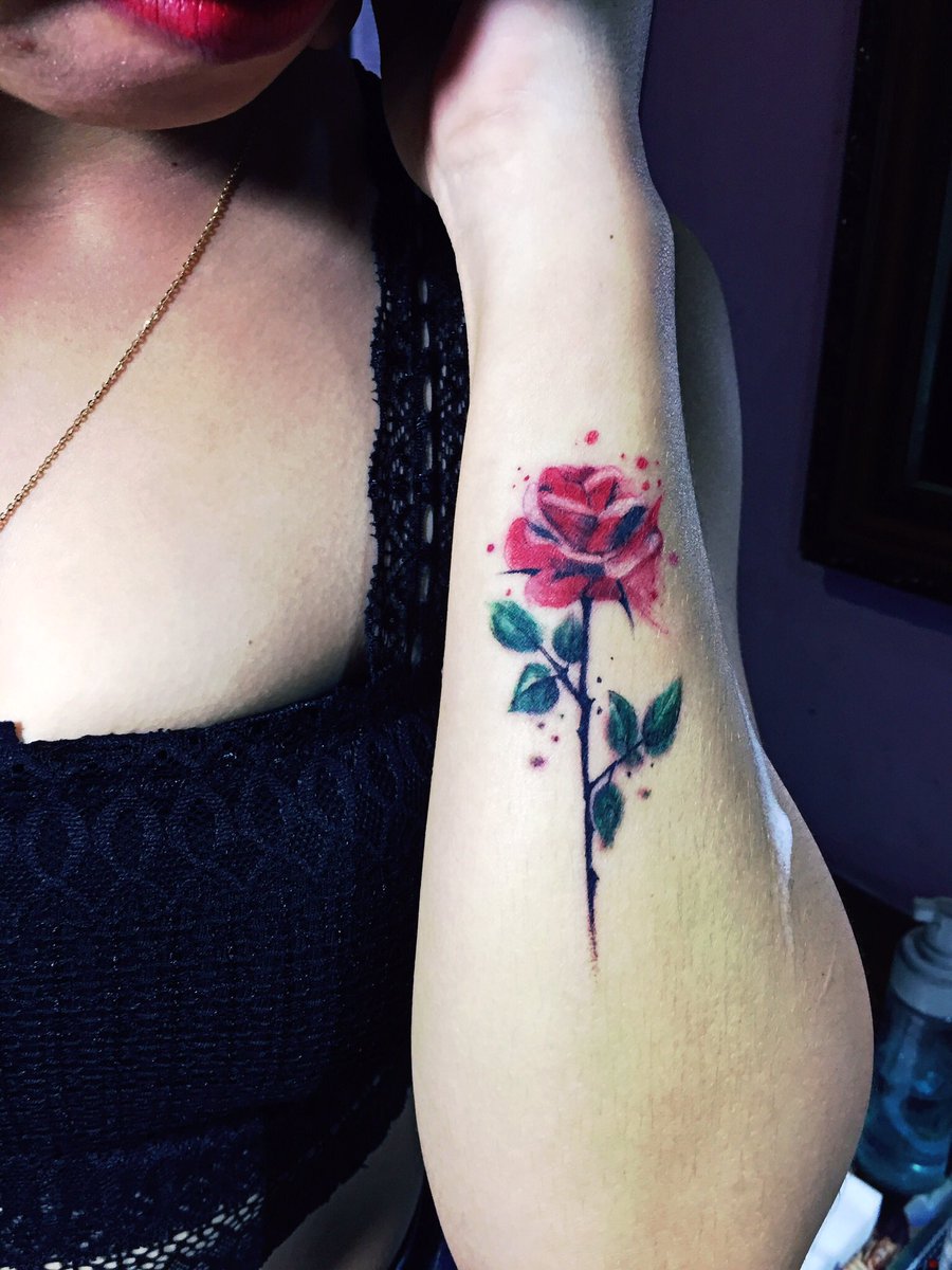 BoThanh2's tweet photo. Khách từ miền nam ghé ủng hộ cám ơn nhiều. #huetattoo #moneytattoo #rose #font #lucky https://t.co/S16T6uWm6b