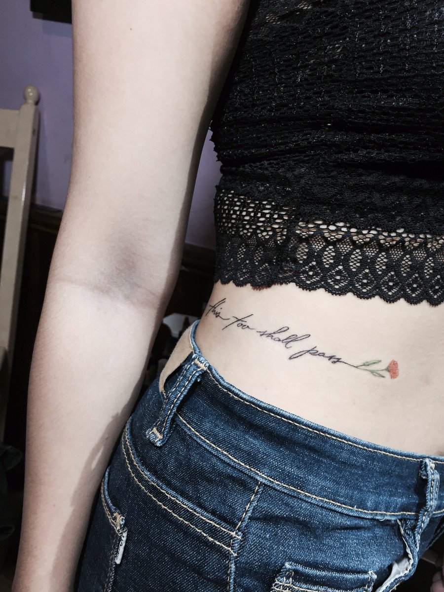 BoThanh2's tweet photo. Khách từ miền nam ghé ủng hộ cám ơn nhiều. #huetattoo #moneytattoo #rose #font #lucky https://t.co/S16T6uWm6b